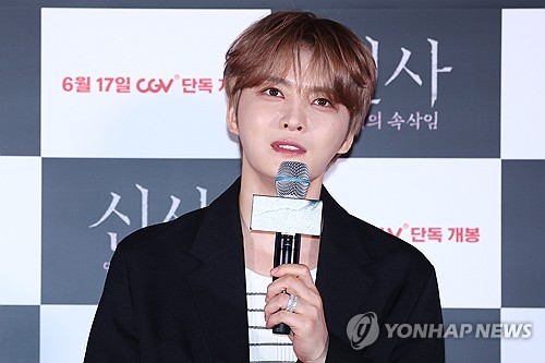 김재중, '신사'로 박수무당 변신... 한일 호러 새 지평 열었다