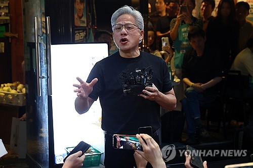젠슨 황 'K치킨 사랑'…총수들과 2차 BBQ 즉흥 선택