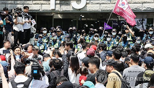 6천명 '부정선거' 시위, 14시간 개표소 봉쇄…타깃 '청와대'